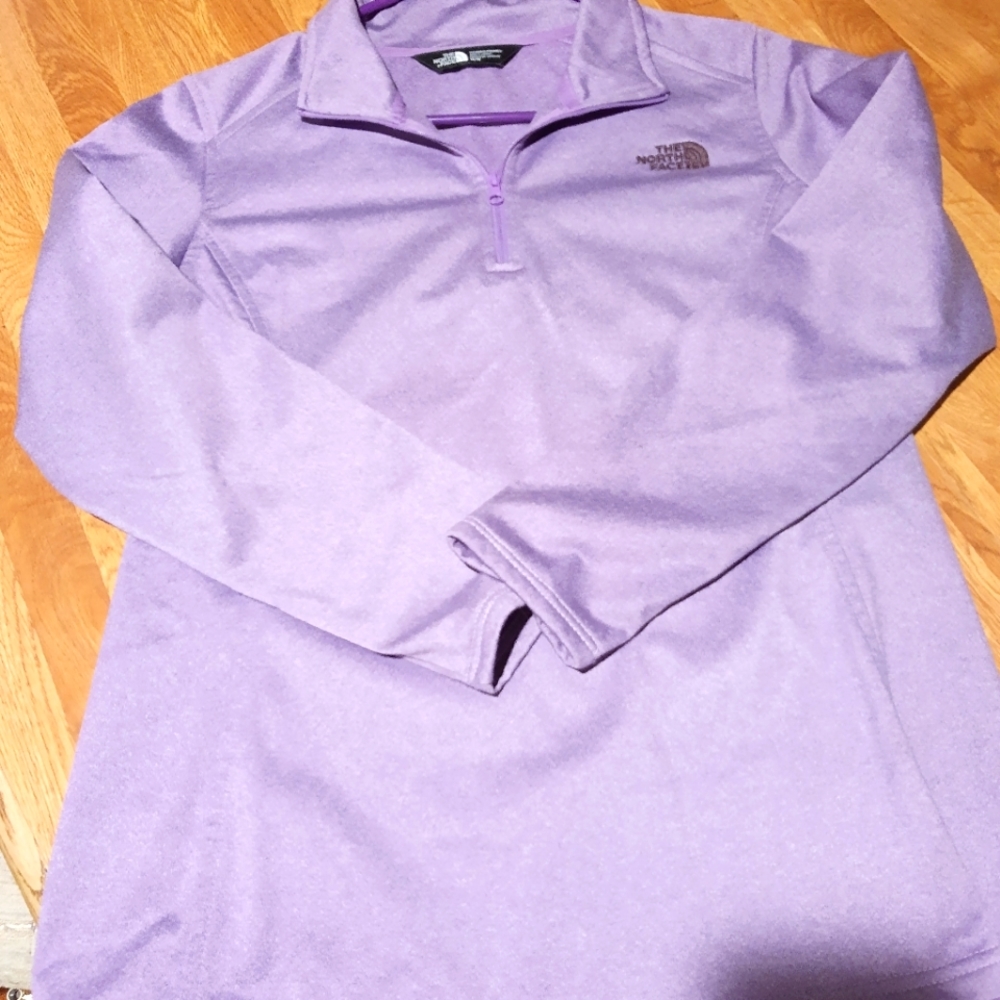 Pull over beautiful north face long sleeve shirt